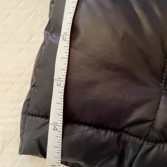 ❣️ $29.00 ❣️Pink Victoria Secret polyfill Black and Silver Warm Cuddly Vest. - Picture 12 of 12